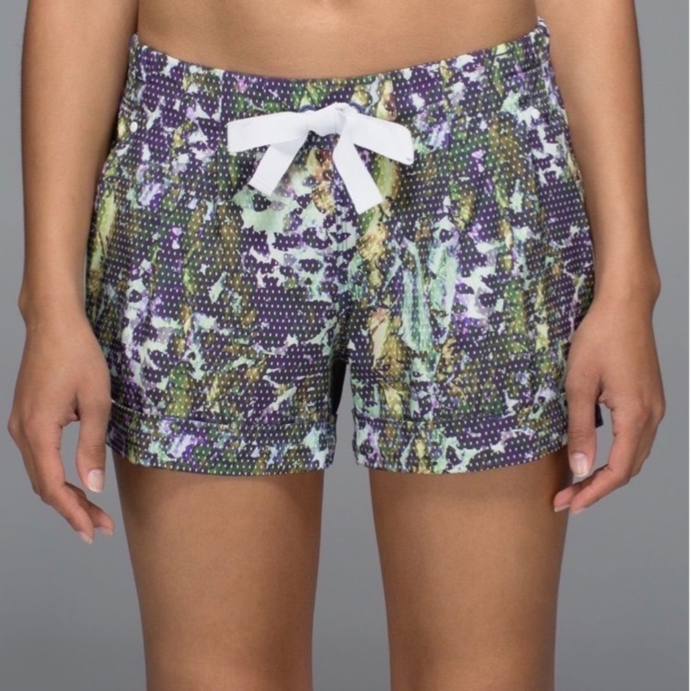 Lululemon Womens Spring Break Away Floral Sport White Multi Athletic Shorts 4